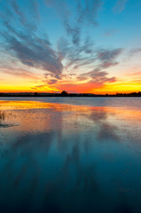 Obraz premium beautiful sunrise on the autumn lake