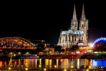 Köln am Rhein mit Dom und Hohenzollernbrücke