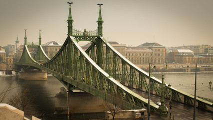 chain bridge in budapest
