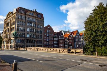 Fototapeta na wymiar Historic buildings on the streets of Hamburg