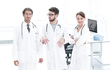 Fototapeta premium Male surgeon with nurse examining x-ray report
