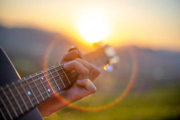 Guitare au soleil © Nicolas