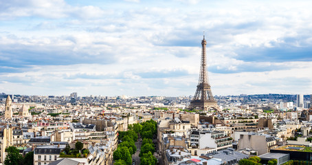 パリ　凱旋門から眺めるエッフェル塔　ワイド