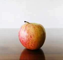 Manzana con reflejo