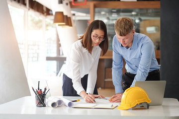 Obraz premium Business working in office with documents and laptop people Consulting and business planning.