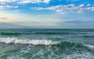 Fototapeta na wymiar Beach with a wavy beautiful sea
