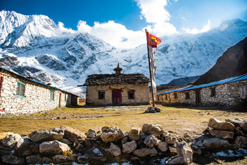 Manaslu, shyala, klooster op de top van bijna 4000m
