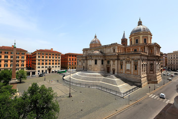 Fototapeta na wymiar The Basilica of Santa Maria Maggiore and the Piazza dell'Esquilino in Rome, Italy