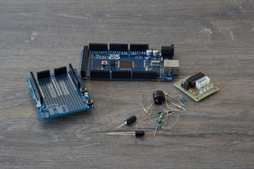 Arduini, a set of resistors and tilt sensors