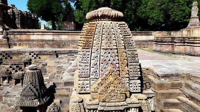 beautifully carved square and a curved pillar at the edge if the Kunda, the reservoir