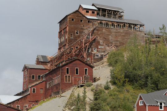 Ruine des Stampfwerkes der historischen, imposanten  Mine von Kennicott in Alaska, wo Bis 1938 Kupfer im Wert von 200 Millionen Dollar abgebaut wurde