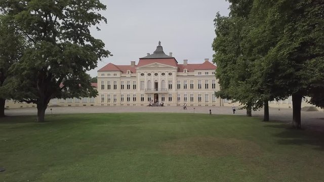 Palace in Rogalin Facade