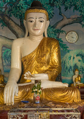 Buddha in der Shwedagon-Pagode in Yangon