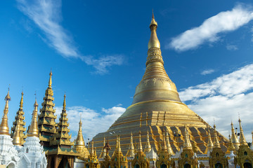 Shwedagon-Pagode in Yangon - obrazy, fototapety, plakaty
