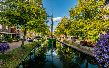 Schiff im Papenburger Hauptkanal
