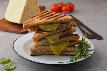Grilled toasts with cheese