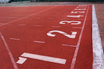 track and field sport,number of track for runner