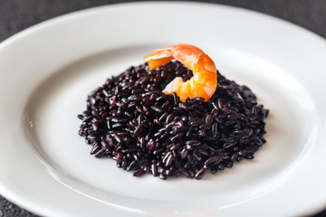 Black wholegrain rice with shrimp