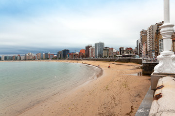 Playa san Lorenzo en Gijón