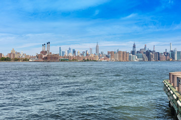 Naklejka premium New York, View from Brooklyn to Manhattan, East River