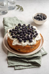 Fresh cakes with blackberries and cream cheese