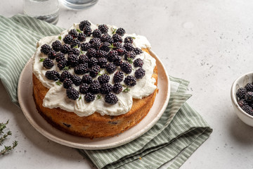 Fresh cakes with blackberries and cream cheese