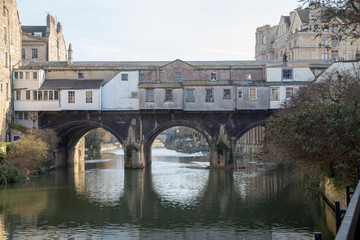 Fototapeta na wymiar World famous bridge over the River Avon revealing its hidden side