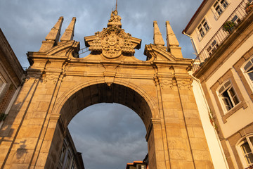 Arco da Porta Nova en Braga, Norte de Portugal.