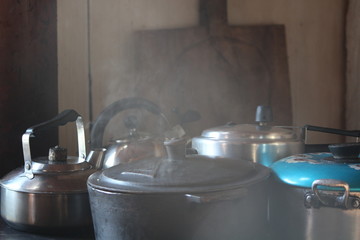 comida em panela de ferro