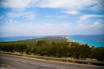 Panoramica di Formentera, El Mirador vista dall'alto,  lingua di sabbia con mare blu cristallino dell'isola spagnola