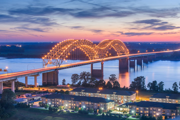 Memphis, Tennessee, USA at Hernando de Soto Bridg - obrazy, fototapety, plakaty