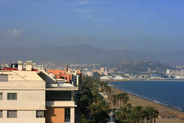 Obraz premium If you are in the capital of the , you want to bathe and ... Do not worry! In Malaga capital you can also enjoy the best beaches. Urban, very easy access and offering a wide variety of services