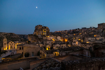 Fototapeta premium Panorama notturno Sassi di Matera, città della cultura - Italia