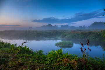 Obraz na płótnie Canvas Morning mist on the river