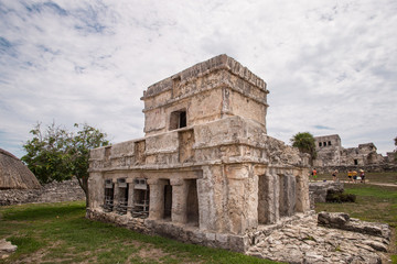 Fototapeta na wymiar ruinas arqueologicas mayas en tulum mexico