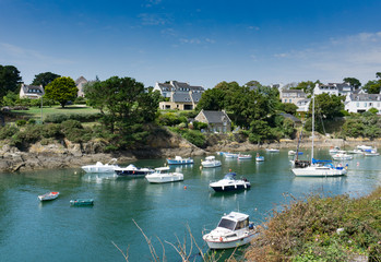 Fototapeta na wymiar view of the picturesque Port de Doelan village and harbor in Brittany