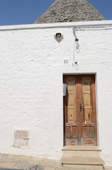 Alte Haustür in einem Trullo in Alberobello - Apulien Italien