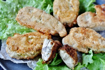 brains of a cow, a sheep or calf in fried in batter. dishes with offal. dish for Halloween. weird food