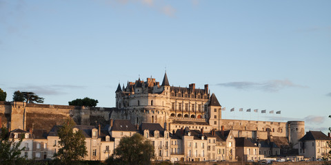 Fototapeta na wymiar Le château d'Amboise à la tombée de la nuit
