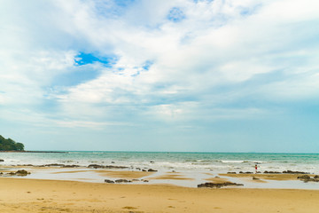 Fototapeta na wymiar blue sky and sand on the tropical beach background.