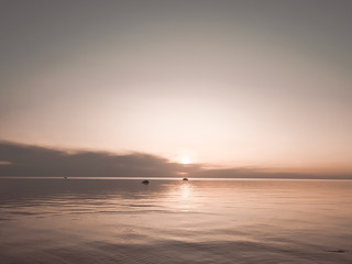 Obraz premium sunset evening sea in brown tones