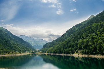 Fototapeta na wymiar Valle de Ossau en Pirineos