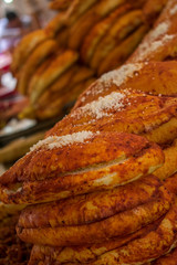 Comida mexicana: conjunto de pambazos en comal, listos para ser preparados y ser vendidos.