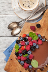 Cheesecake with berries and chocolate