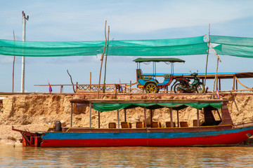 Fototapeta na wymiar SIEM REAP FLOATING VILLAGES, Cambodia
