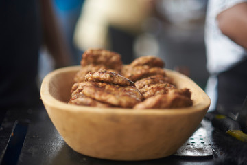 Alfalfa chicken burger, avocado, seen in its preparation by female hands