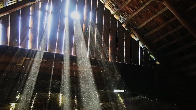 The movement of dust on the rays of light of the sun in the attic HD 1920x1080