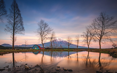 The beauty sky and Mountain Fuji with the reflection of the water in the time before sunrise.