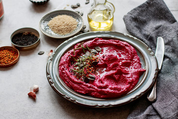 Humus with beetroot