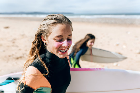 Surfer girls